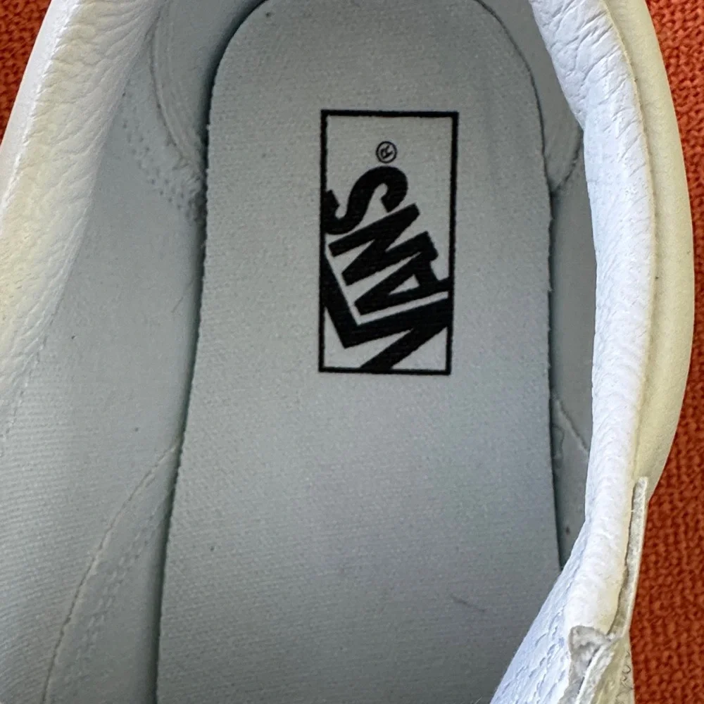 Vans Women’s Size 10 White Leather Velcro Sneakers Skate Classic - Picture 8 of 9